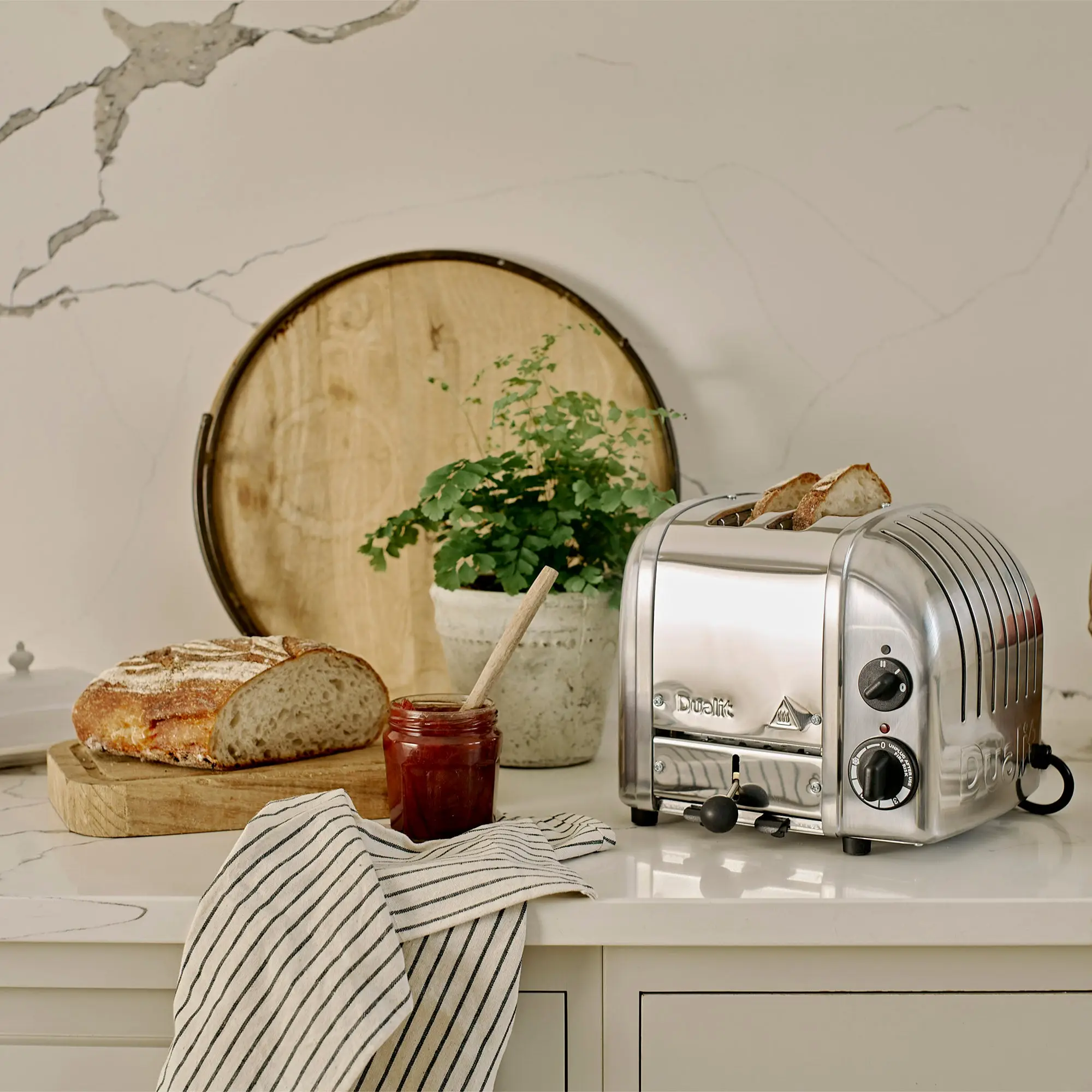 Classic 2-Slot Toaster, Polished Chrome 2