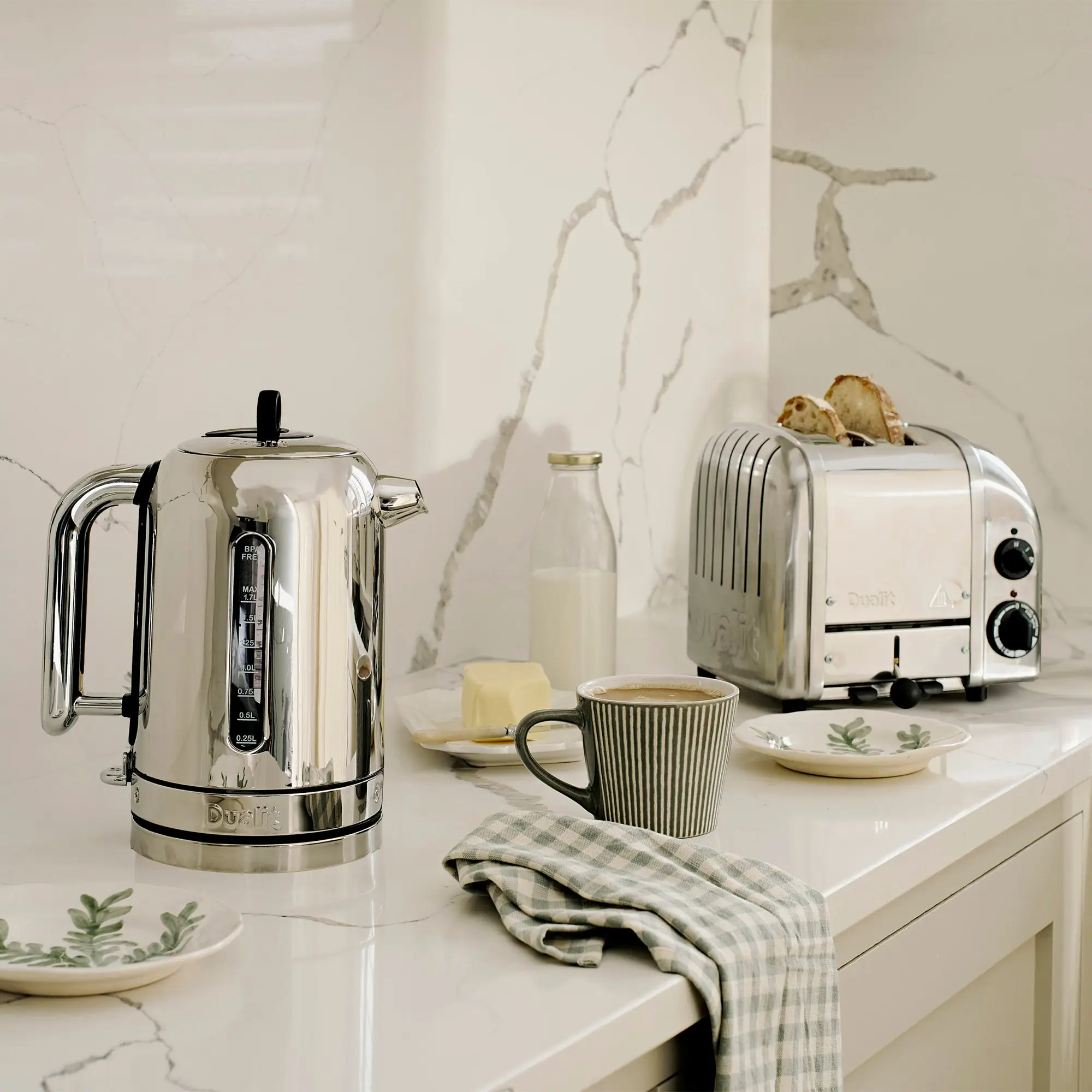 Classic 2-Slot Toaster, Polished Chrome 3